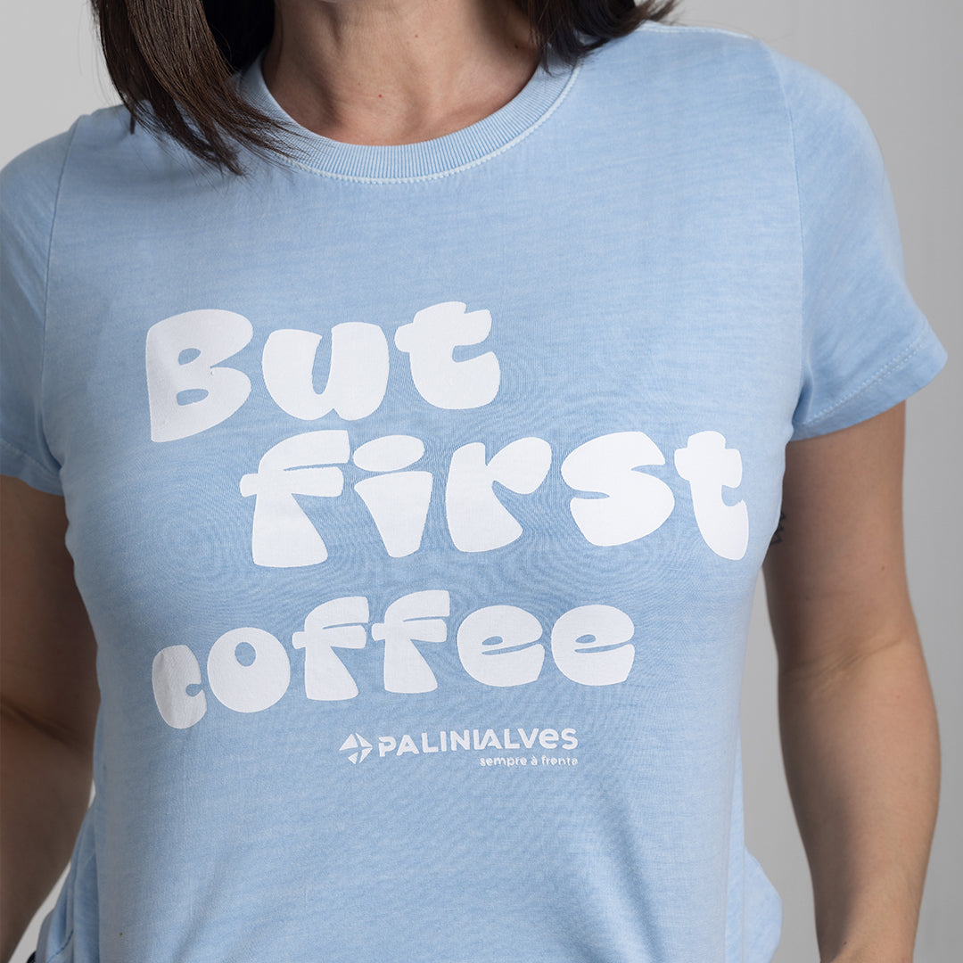 Camiseta Feminina Azul But First Coffee